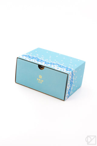 Blue gift box for floral retro stacking glass set with decorative top pattern