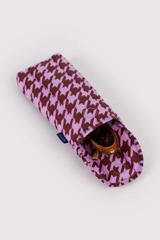 BAGGU pink houndstooth puffy glasses sleeve with glasses inside