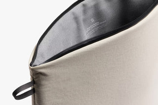 Bellroy Lite laptop sleeve interior lining with black zipper and stitched edge