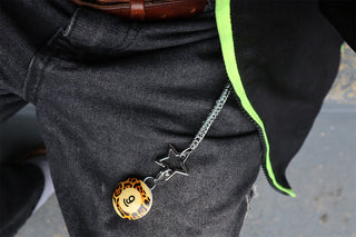 Star-maille chain with dark star clips and leopard charm marked 9 on strap
