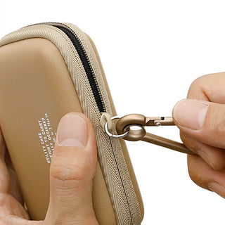 HIGHTIDE utility case in beige canvas with metal zipper pull, close-up.
