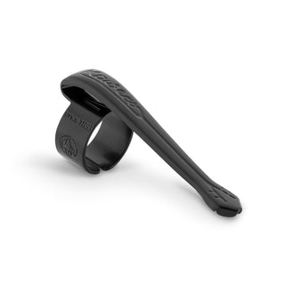 Fountain pen clip in matte black metal with embossed grip