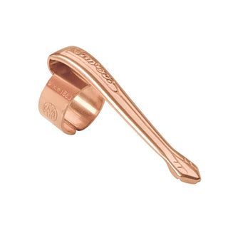 Fountain pen clip in warm bronze metal with engraved pattern