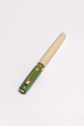 Green student fountain pen with medium nib, beige cap and gold nib tip
