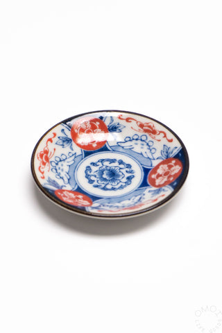 Mini round decorative plate with blue and red floral pattern, dark rim