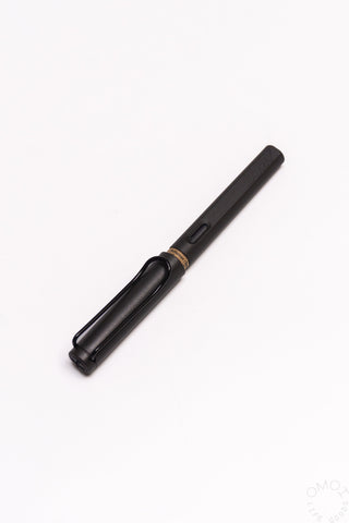 Black LAMY Safari fountain pen with cap, minimalist clip detail