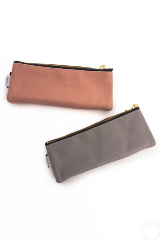 Set of two zip pencil pouches: dusty pink and dark grey, flat front