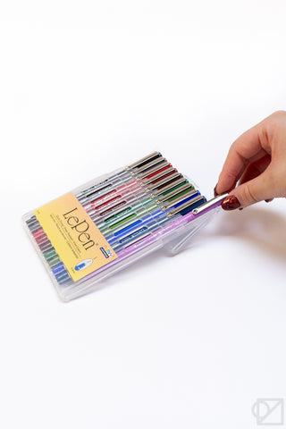 Le Pen 10-piece pen set, clear case of multicolor pens held by hand