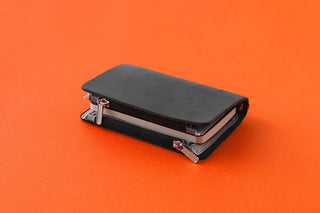 Mini-5 fastener case, closed dark cover with metal clasp