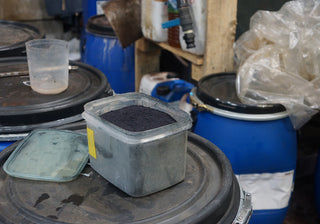 6-ring leather binder not visible in this frame; dye containers shown