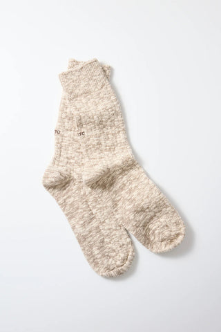 Slub-knit crew sock in ecru with ribbed cuff and rounded toe