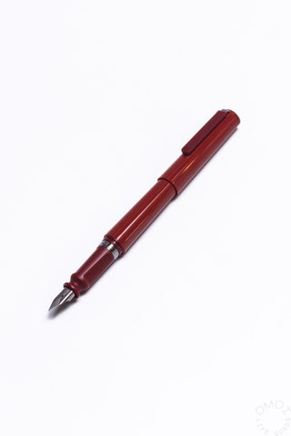 Red fountain pen with nib and clip, TUZU Adjust style