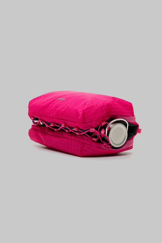 Topologie large pink bottle sacoche with bottle insert, zip-top and strap