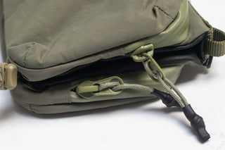 Tech sateen bottle sacoche, olive-gray with zipper and adjustable strap
