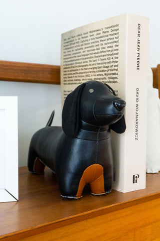 Black dachshund bookend with molded ears and paws, standing side view