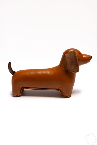 Tan dachshund bookend figurine, side profile with long body and small tail