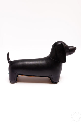 Black dachshund bookend figurine, side view with tail and arched back
