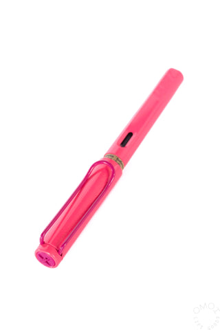 LAMY Safari neon pink fountain pen with fine nib, side view