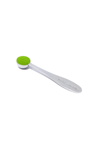 Stainless matcha measuring spoon with bright green scoop and long handle
