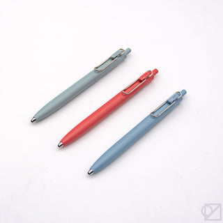 0.5mm gel pen set with light blue and red barrels, metal clips