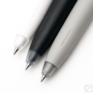 0.5 mm gel pen tips, black and light gray barrels with pointed nibs